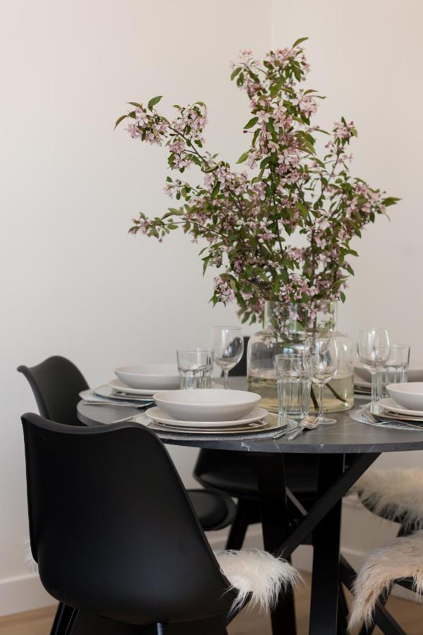 Fashionable City Center Apartment By Noclegi Renters Varşova Dış mekan fotoğraf