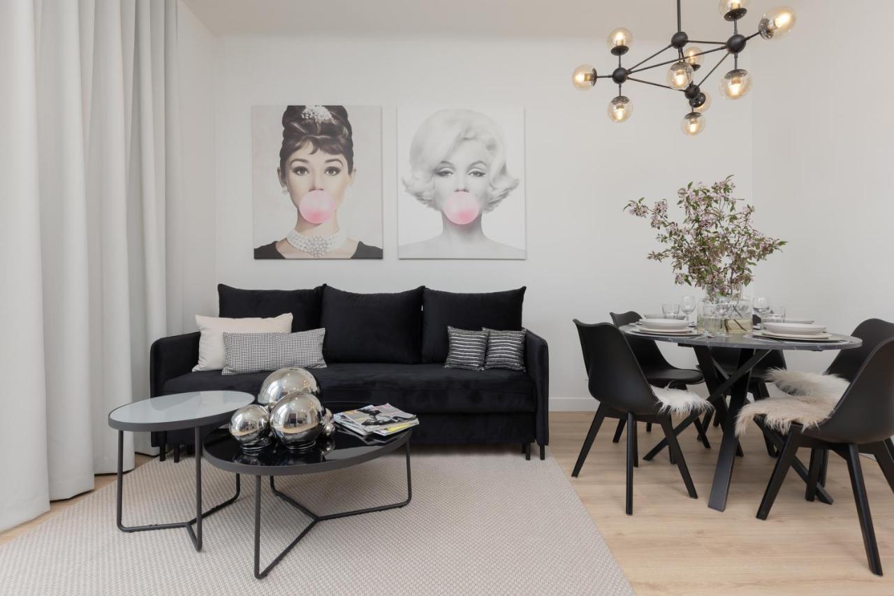 Fashionable City Center Apartment By Noclegi Renters Varşova Dış mekan fotoğraf