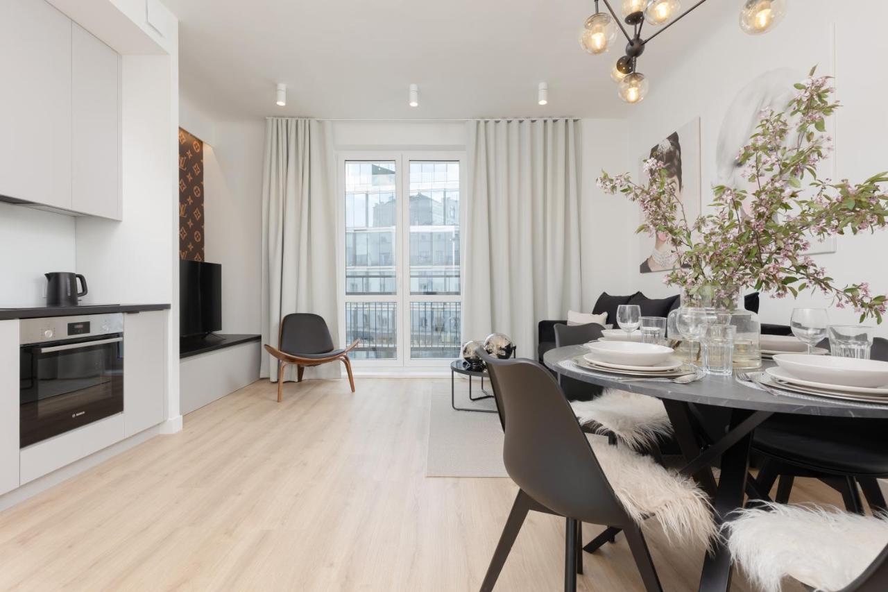 Fashionable City Center Apartment By Noclegi Renters Varşova Dış mekan fotoğraf