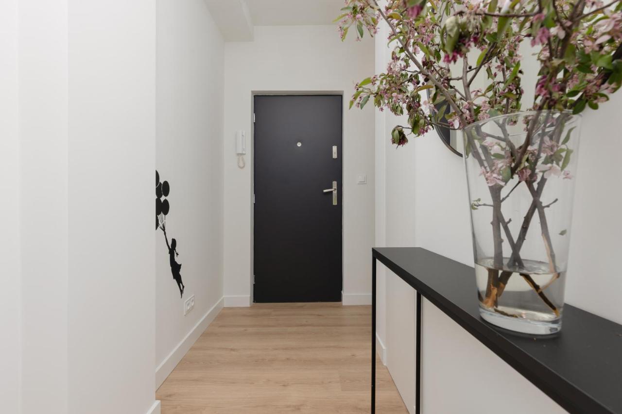 Fashionable City Center Apartment By Noclegi Renters Varşova Dış mekan fotoğraf
