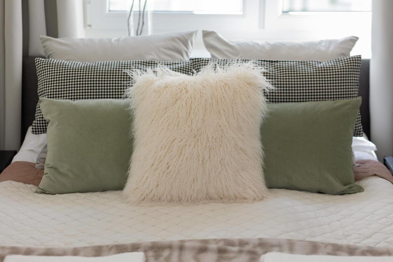 Fashionable City Center Apartment By Noclegi Renters Varşova Dış mekan fotoğraf